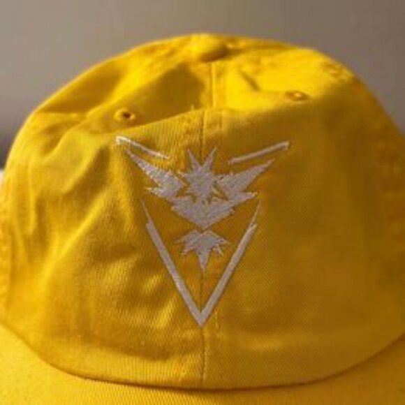 Team Instinct - Pokémon hat - Picture 3 of 4